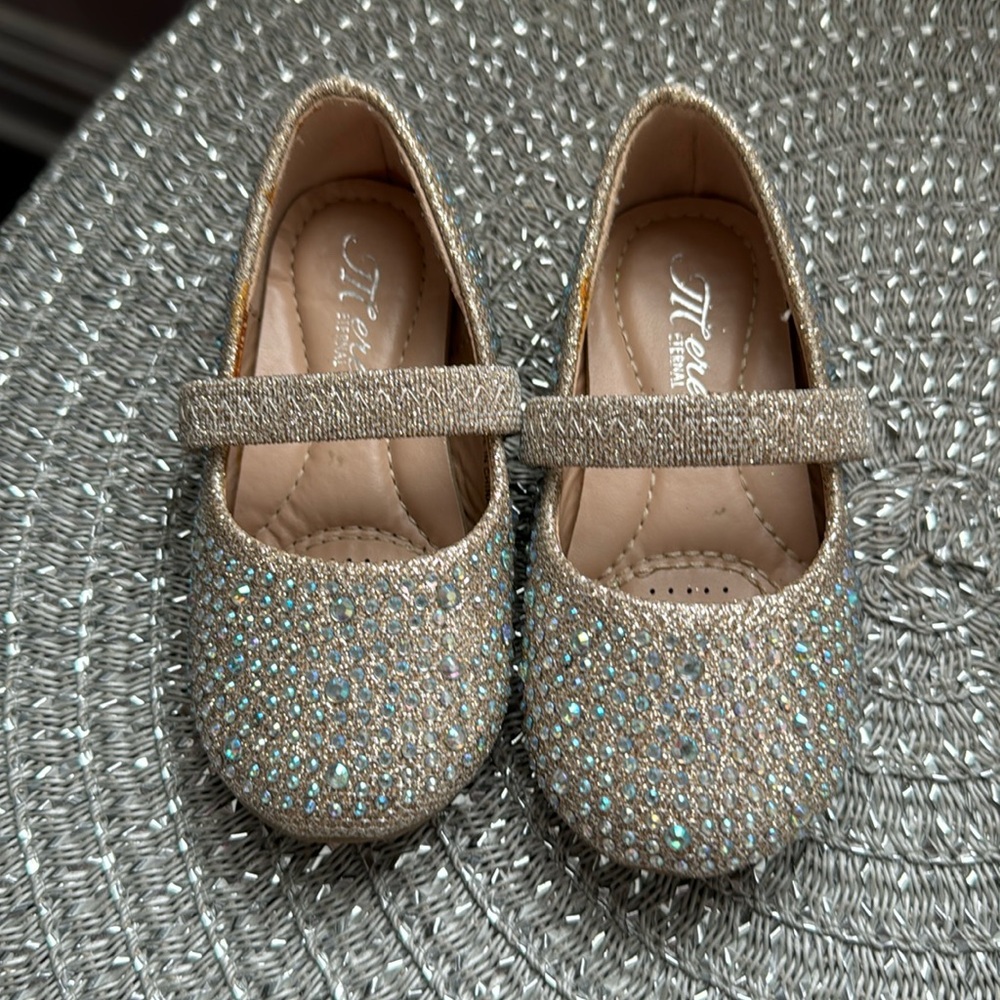 Bling shoes toddler size 4 champagne